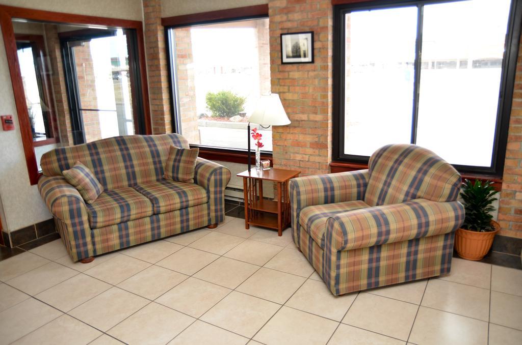Baymont By Wyndham Port Huron Bagian luar foto
