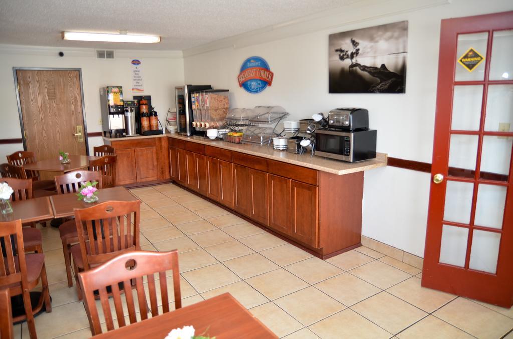 Baymont By Wyndham Port Huron Bagian luar foto