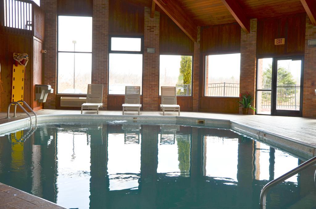 Baymont By Wyndham Port Huron Bagian luar foto
