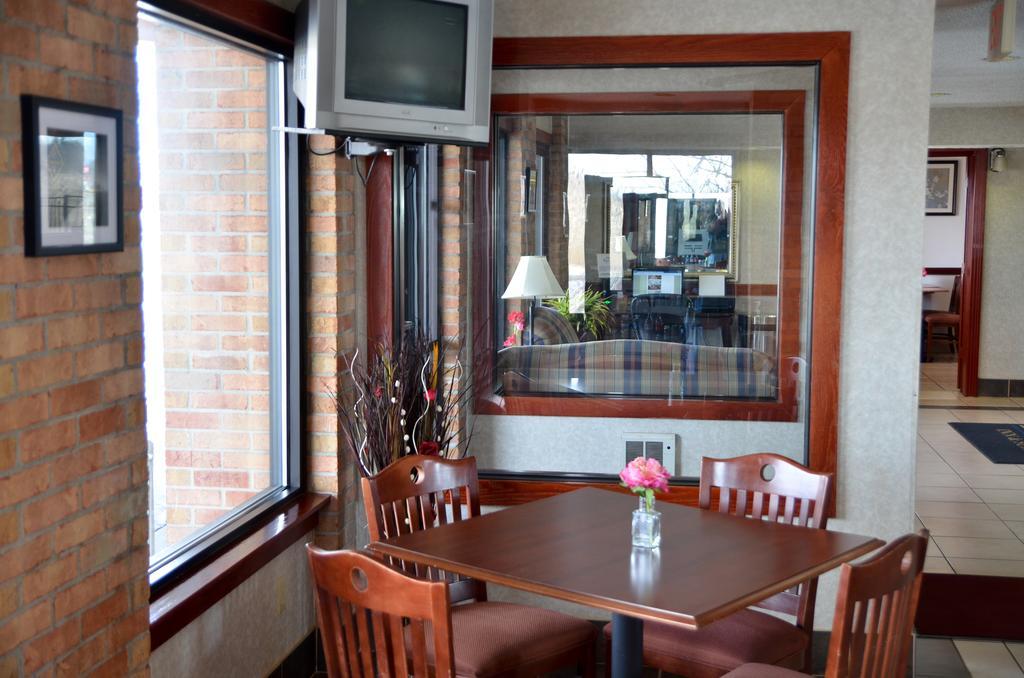 Baymont By Wyndham Port Huron Bagian luar foto