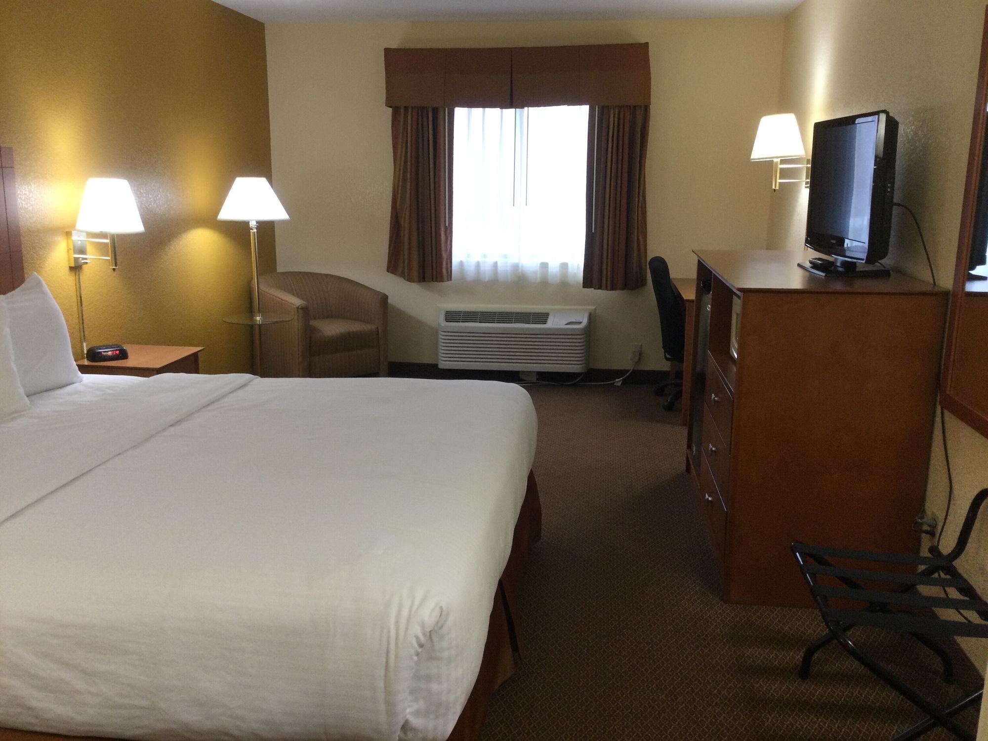 Baymont By Wyndham Port Huron Bagian luar foto