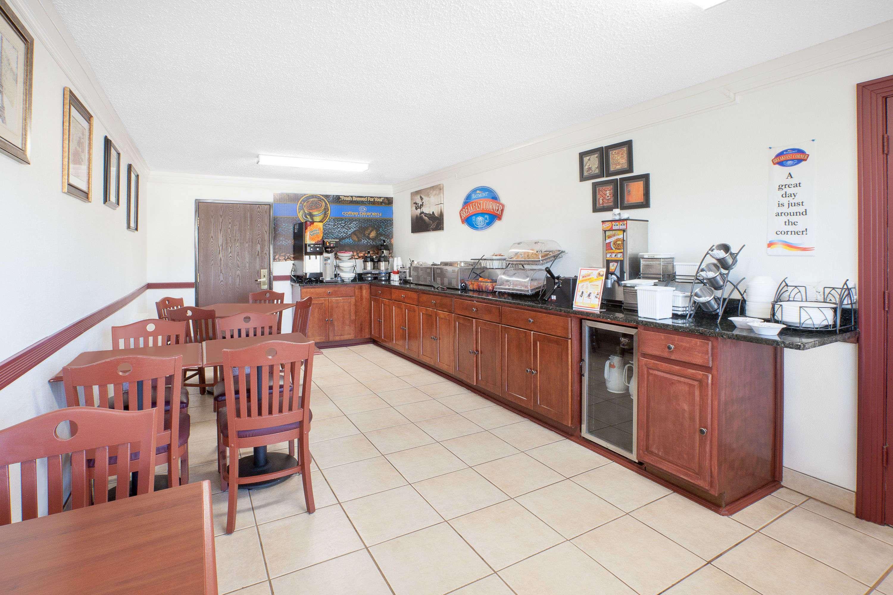 Baymont By Wyndham Port Huron Bagian luar foto