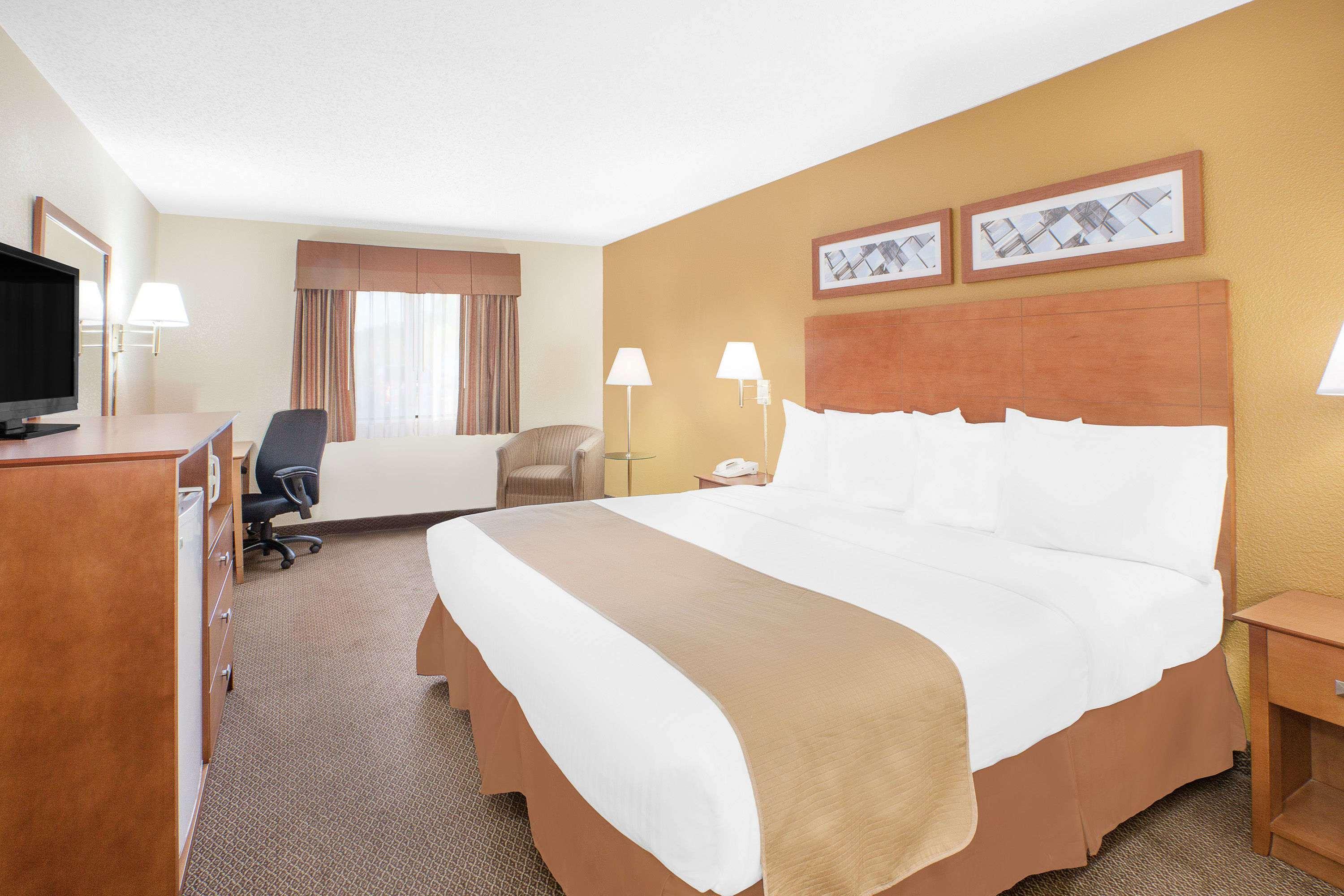 Baymont By Wyndham Port Huron Bagian luar foto