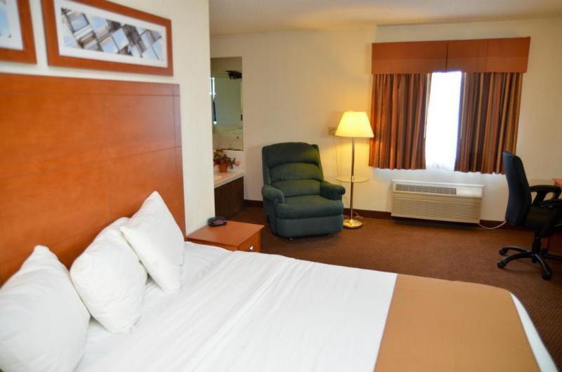 Baymont By Wyndham Port Huron Bagian luar foto