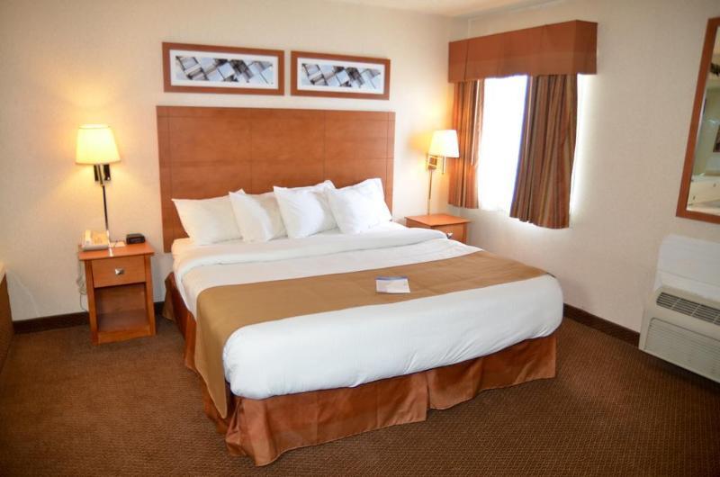 Baymont By Wyndham Port Huron Bagian luar foto