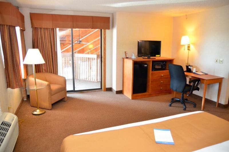 Baymont By Wyndham Port Huron Bagian luar foto