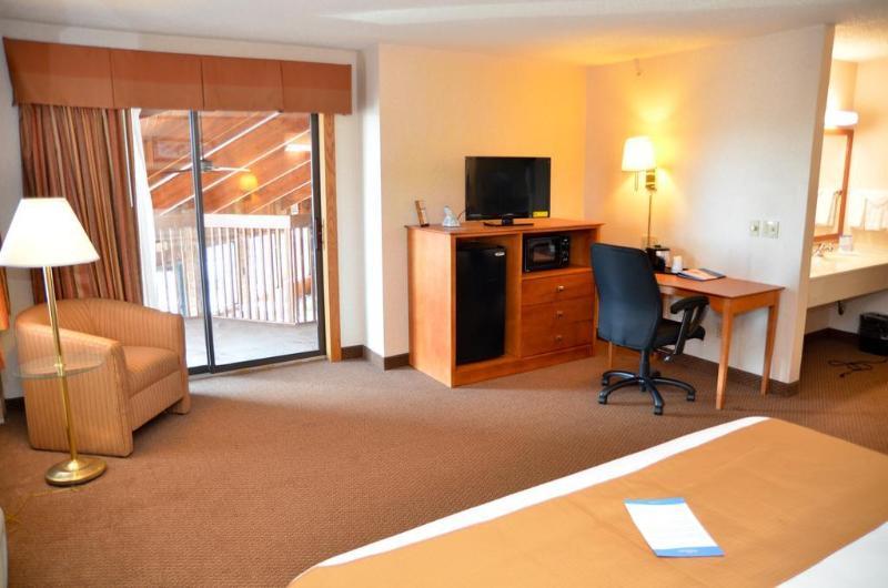 Baymont By Wyndham Port Huron Bagian luar foto